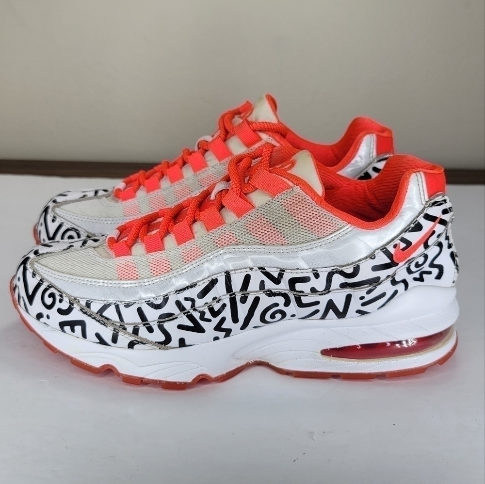 NIKE Girls AIR 95 QS WHITE/BLK/CRAMOISI ATHLETIC SHOES AH3808-100 Size 6.5Y